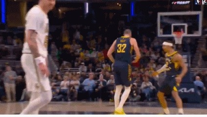 开云体育下载-太猛了！赫夫连中两记三分球 步行者8-0打停凯尔特人