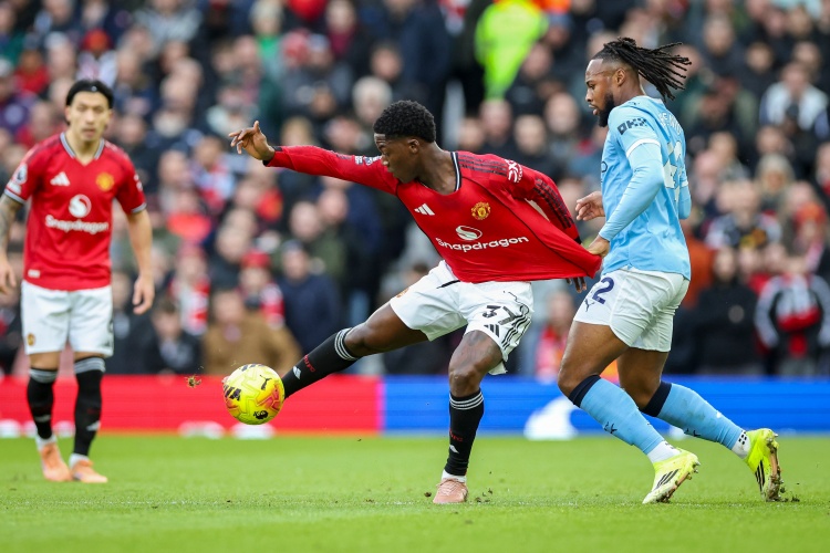 开云APP-邮报：梅努续约谈判拖延很长时间，他在曼联的长期未来依然存疑